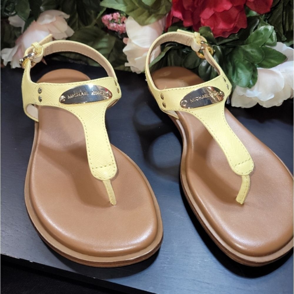 Michael Kors Plate Thong flat sandal in yellow leather NEE WITH DUSTBAG - Picture 9 of 12